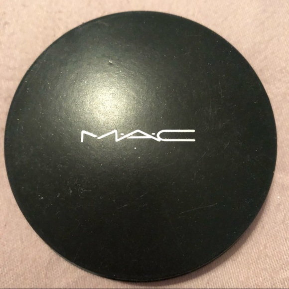 MAC Cosmetics Studio Perfect Foundation Powder SPF 15/PA+ Refill NC15 - Picture 3 of 3